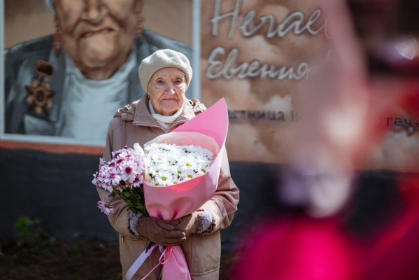 Граффити с портретом участницы войны Евгении Нечаевой стало сотым арт-объектом, созданным в рамках проекта «Образ Победы»